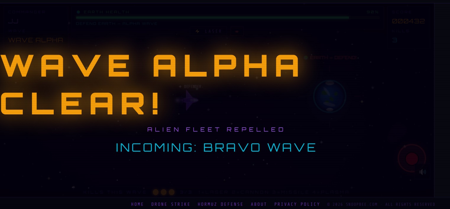Space Defender Wave Bravo intense gameplay on snoopbee.com — multiple alien formations under fire with weapon switching HUD visible